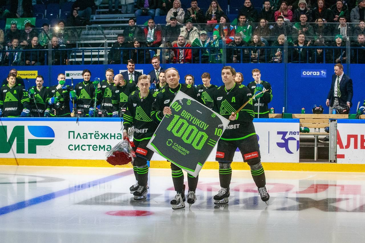 Евгений Бирюков провел 1000-й матч в КХЛ. Это регулярный чемпионат в сумме с...